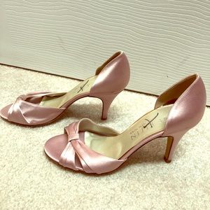 Anne Klein Pink puma shoes size 6